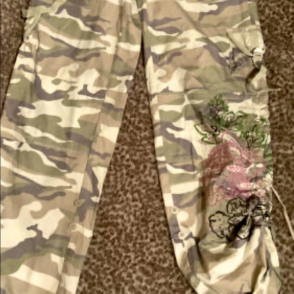 VENUS Camo Capri Pants Size 8 - Picture 7 of 10